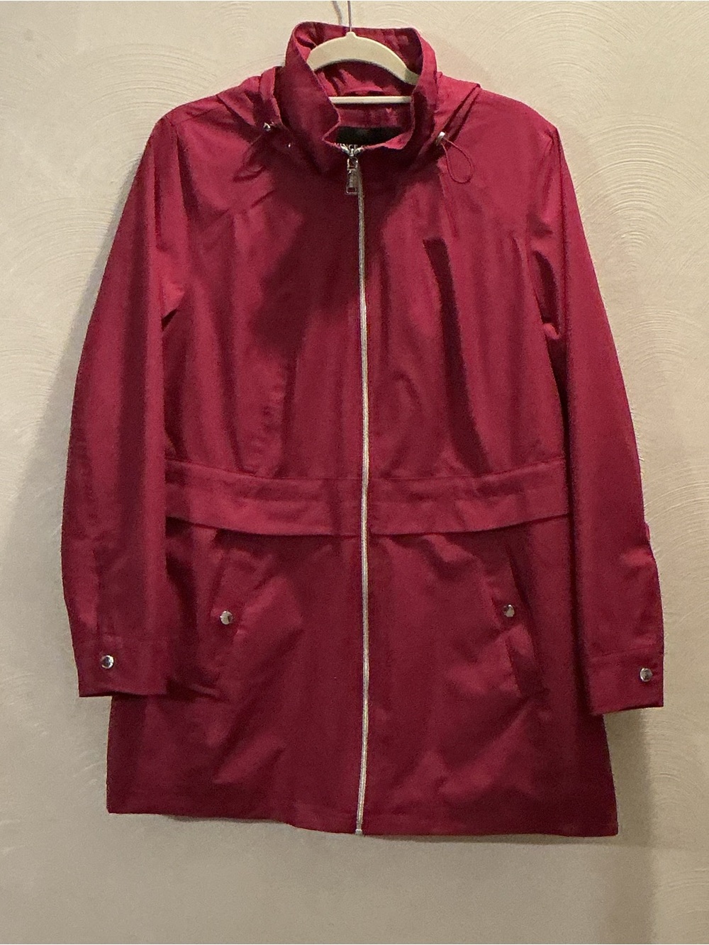 Vince Camaro Women’s Magenta Rain & Wind Resistant Zip-Front Lightweight Jacket.